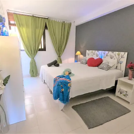 Charming Sunset View Heater Pool Apartment